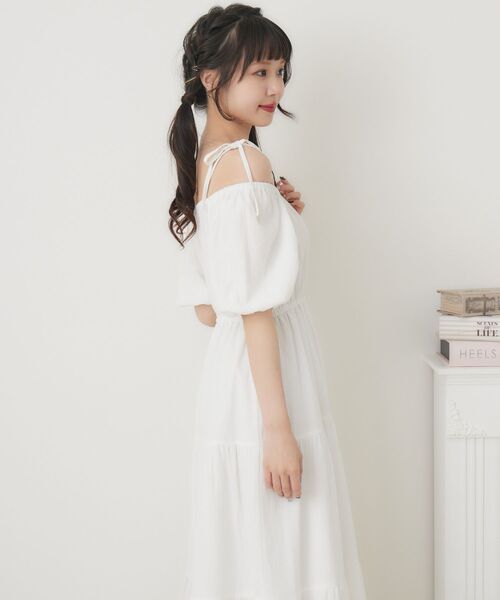 ems excite（エムズエキサイト）の「オフショルティアードOP（ワンピース・レディース・ホワイト/ピンク/ブラック・FREE）」の4枚目の写真
