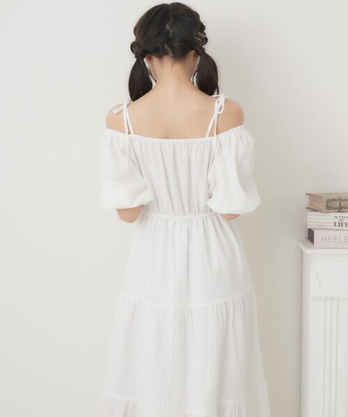 ems excite（エムズエキサイト）の「オフショルティアードOP（ワンピース・レディース・ホワイト/ピンク/ブラック・FREE）」の6枚目の写真