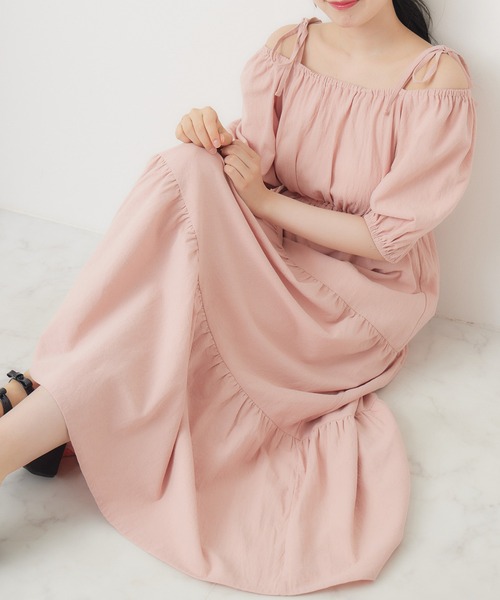 ems excite（エムズエキサイト）の「オフショルティアードOP（ワンピース・レディース・ホワイト/ピンク/ブラック・FREE）」の2枚目の写真