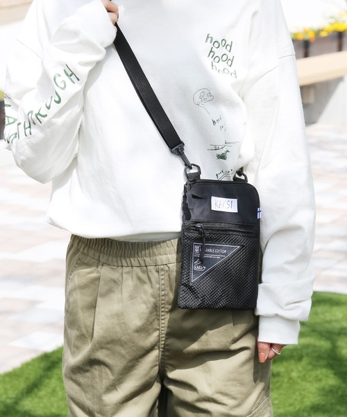 sankyo shokai（サンキョウショウカイ）の「[KAKSI]  サコッシュ スマホポーチ 折りたたみエコバッグ付き（ショルダーバッグ・レディース・ライトグレー/カーキ/ブラック/サーモンピンク・FREE）」の2枚目の写真