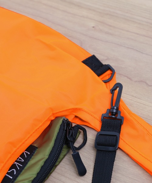 sankyo shokai（サンキョウショウカイ）の「[KAKSI]  サコッシュ スマホポーチ 折りたたみエコバッグ付き（ショルダーバッグ・レディース・ライトグレー/カーキ/ブラック/サーモンピンク・FREE）」の5枚目の写真