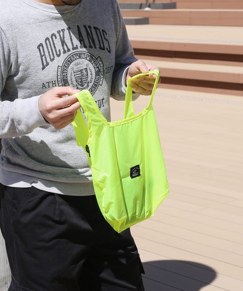 sankyo shokai（サンキョウショウカイ）の「[KAKSI]  サコッシュ スマホポーチ 折りたたみエコバッグ付き（ショルダーバッグ・レディース・ライトグレー/カーキ/ブラック/サーモンピンク・FREE）」の16枚目の写真