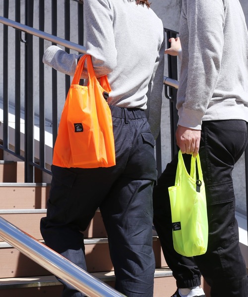 sankyo shokai（サンキョウショウカイ）の「[KAKSI]  サコッシュ スマホポーチ 折りたたみエコバッグ付き（ショルダーバッグ・レディース・ライトグレー/カーキ/ブラック/サーモンピンク・FREE）」の13枚目の写真