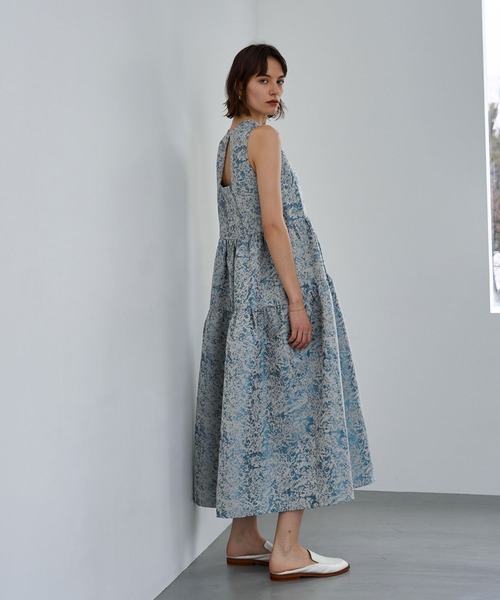 AKTE（アクテ）の「ノースリーブティアードワンピース