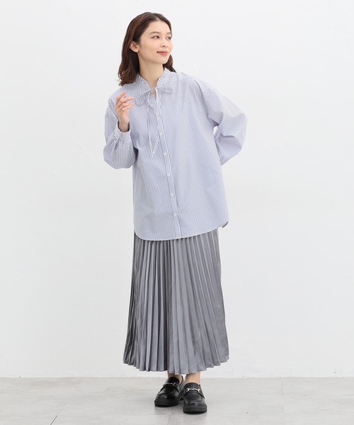 Honeys(ハニーズ)の「サテンプリーツスカート(スカート・レディース・グレイッシュベージュ/サックスブルー/ブラック/モカ・M/S/3L/LL/L)」の7枚目の写真