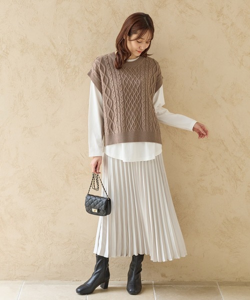 Honeys(ハニーズ)の「サテンプリーツスカート(スカート・レディース・グレイッシュベージュ/サックスブルー/ブラック/モカ・M/S/3L/LL/L)」の9枚目の写真