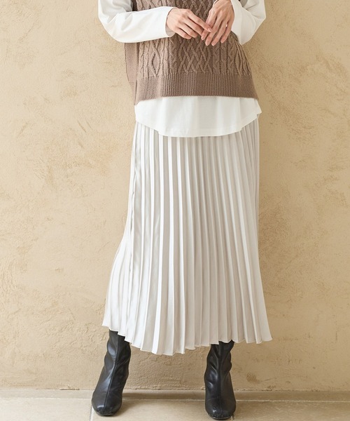 Honeys(ハニーズ)の「サテンプリーツスカート(スカート・レディース・グレイッシュベージュ/サックスブルー/ブラック/モカ・M/S/3L/LL/L)」の12枚目の写真