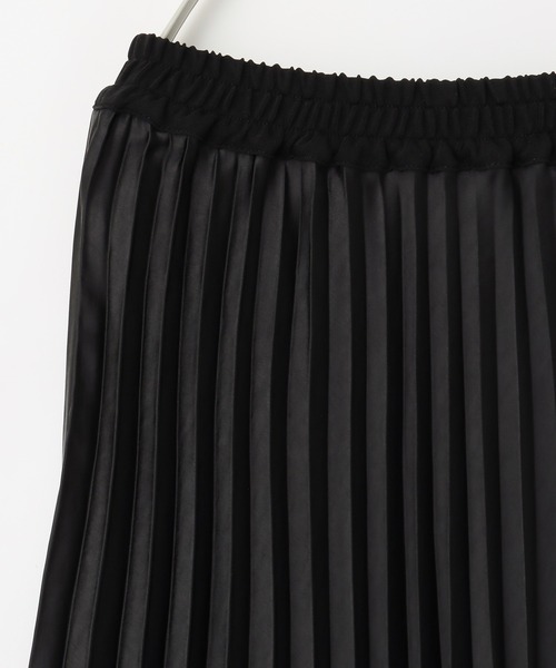 Honeys(ハニーズ)の「サテンプリーツスカート(スカート・レディース・グレイッシュベージュ/サックスブルー/ブラック/モカ・M/S/3L/LL/L)」の18枚目の写真