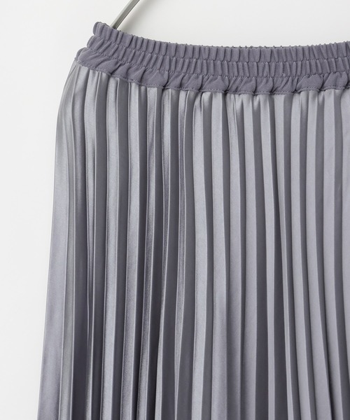 Honeys(ハニーズ)の「サテンプリーツスカート(スカート・レディース・グレイッシュベージュ/サックスブルー/ブラック/モカ・M/S/3L/LL/L)」の20枚目の写真
