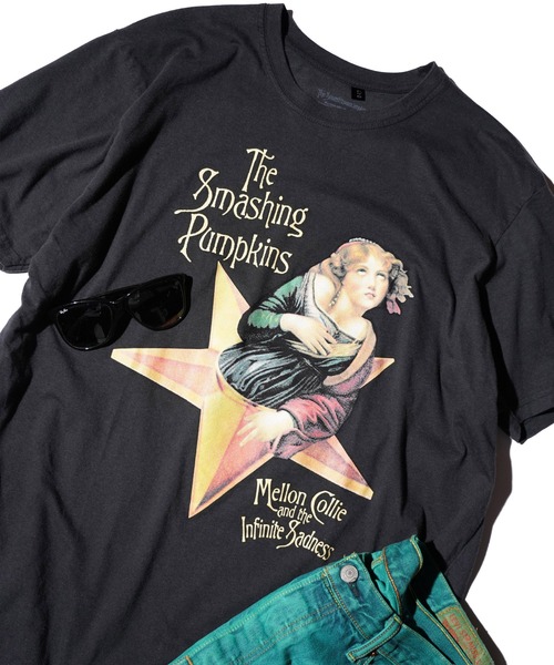 THRIFTY LOOK(スリフティールック)の「THRIFTY LOOK / スリフティールック THRIFTY 'SMASHING PUNPKINS' TEE スマッシングパンプキンズ バンドTシャツ バンT(Tシャツ/カットソー・メンズ・ブラック/ブラック系その他/ホワイト・X-LARGE/LARGE/MEDIUM)」の1枚目の写真