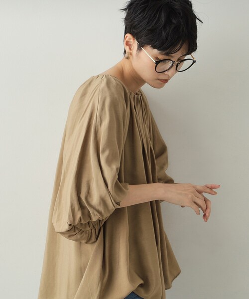 OPAQUE.CLIP（オペークドットクリップ）の「◆バルーンスリーブギャザーブラウス【洗濯機洗い可】（シャツ/ブラウス・レディース・ベージュ/ブルー系その他/ブラック/チャコールグレー・38/40/42）」の3枚目の写真