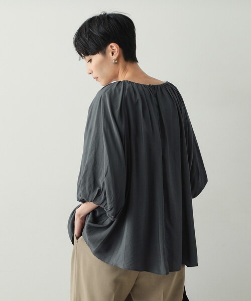 OPAQUE.CLIP（オペークドットクリップ）の「◆バルーンスリーブギャザーブラウス【洗濯機洗い可】（シャツ/ブラウス・レディース・ベージュ/ブルー系その他/ブラック/チャコールグレー・38/40/42）」の21枚目の写真