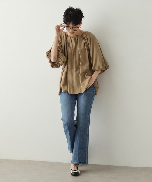 OPAQUE.CLIP（オペークドットクリップ）の「◆バルーンスリーブギャザーブラウス【洗濯機洗い可】（シャツ/ブラウス・レディース・ベージュ/ブルー系その他/ブラック/チャコールグレー・38/40/42）」の6枚目の写真