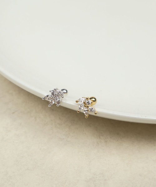 CEMONEMO（セモネモ）の「【金属アレルギー対応】 キュービック リーフ ピアス（片耳用） / silver925（ピアス（片耳用）・レディース・シルバー/ゴールド・FREE）」の2枚目の写真