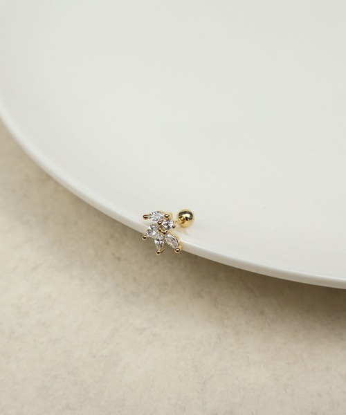 CEMONEMO（セモネモ）の「【金属アレルギー対応】 キュービック リーフ ピアス（片耳用） / silver925（ピアス（片耳用）・レディース・シルバー/ゴールド・FREE）」の9枚目の写真