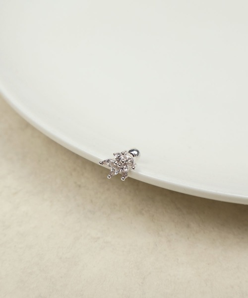 CEMONEMO（セモネモ）の「【金属アレルギー対応】 キュービック リーフ ピアス（片耳用） / silver925（ピアス（片耳用）・レディース・シルバー/ゴールド・FREE）」の12枚目の写真