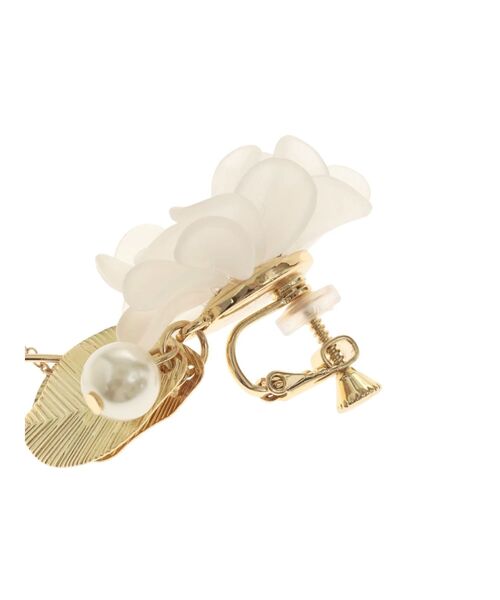 MERCURYDUO(マーキュリーデュオ)の「BIGフラワーモチーフパールチェーンイヤリング(イヤリング・レディース・ゴールド/シルバー・FREE)」の5枚目の写真