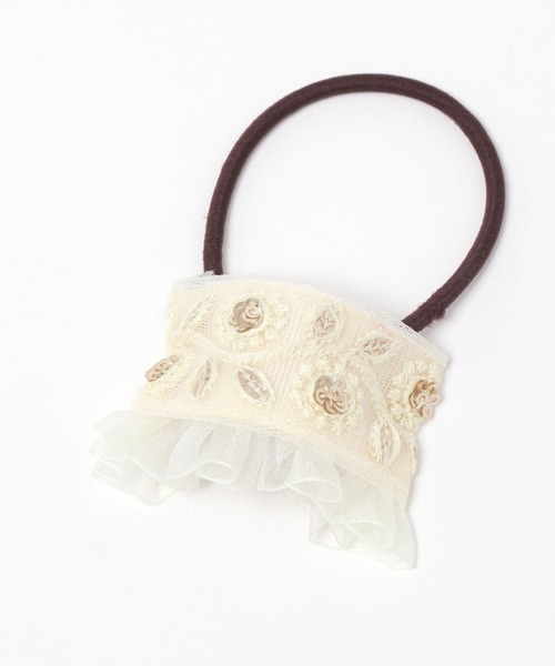 studio CLIP（スタディオクリップ）の「刺繍フリルポニー（ヘアゴム・レディース・アイボリー/グレー/ブラウン・FREE）」の3枚目の写真