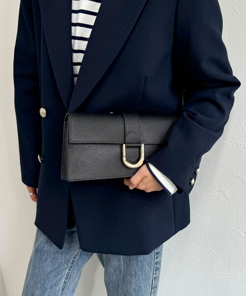 fredy emue（フレディエミュ）の「【AULENTTI/オーレンティ】横長バックルワンショル バック（ショルダーバッグ・レディース・ブラック・FREE）」の6枚目の写真