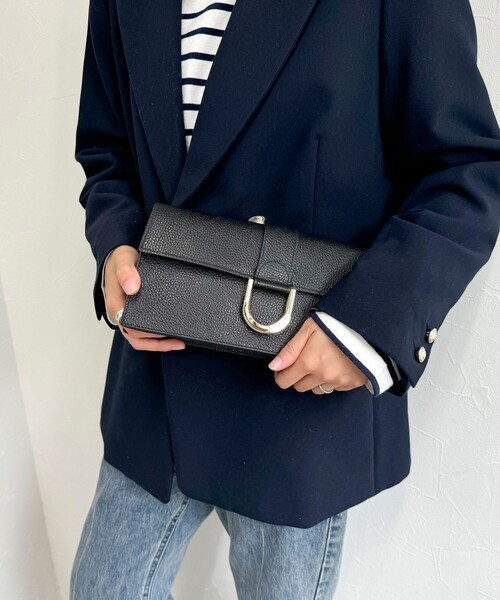 fredy emue（フレディエミュ）の「【AULENTTI/オーレンティ】横長バックルワンショル バック（ショルダーバッグ・レディース・ブラック・FREE）」の7枚目の写真