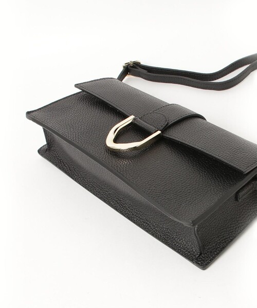 fredy emue（フレディエミュ）の「【AULENTTI/オーレンティ】横長バックルワンショル バック（ショルダーバッグ・レディース・ブラック・FREE）」の13枚目の写真