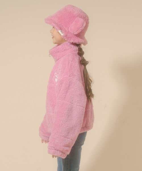 URBAN CHERRY（アーバンチェリー）の「【Mielボアシリーズ】ハート刺繍スタンドカラージップジャケット（ブルゾン・キッズ・ピンク/ブラウン/アイボリー・110cm/120cm/130cm/140cm/150cm）」の4枚目の写真