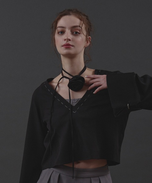 loin nuit（ロワンニュイ）の「choker ring V neck tops / チョーカーリングVネックトップス（シャツ/ブラウス・レディース・カーキ/アイボリー/ブラック・FREE）」の3枚目の写真
