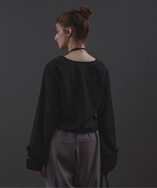 loin nuit（ロワンニュイ）の「choker ring V neck tops / チョーカーリングVネックトップス（シャツ/ブラウス・レディース・カーキ/アイボリー/ブラック・FREE）」の22枚目の写真
