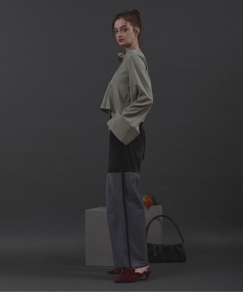 loin nuit（ロワンニュイ）の「choker ring V neck tops / チョーカーリングVネックトップス（シャツ/ブラウス・レディース・カーキ/アイボリー/ブラック・FREE）」の6枚目の写真