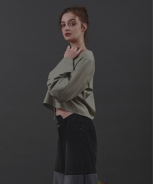 loin nuit（ロワンニュイ）の「choker ring V neck tops / チョーカーリングVネックトップス（シャツ/ブラウス・レディース・カーキ/アイボリー/ブラック・FREE）」の5枚目の写真