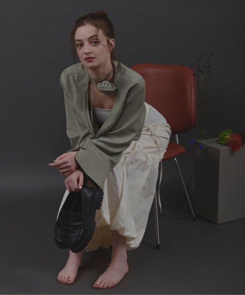 loin nuit（ロワンニュイ）の「choker ring V neck tops / チョーカーリングVネックトップス（シャツ/ブラウス・レディース・カーキ/アイボリー/ブラック・FREE）」の8枚目の写真