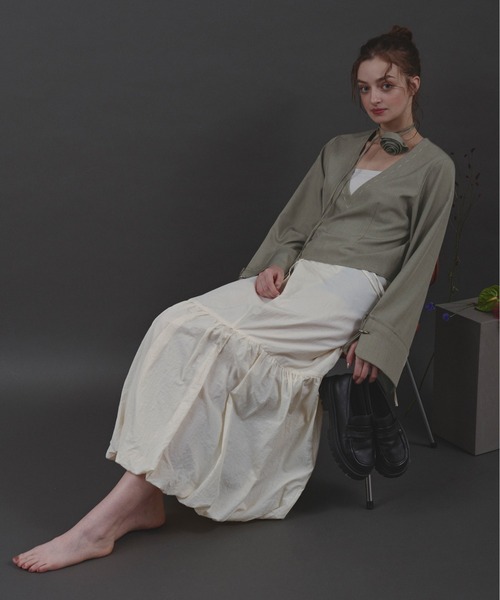 loin nuit（ロワンニュイ）の「choker ring V neck tops / チョーカーリングVネックトップス（シャツ/ブラウス・レディース・カーキ/アイボリー/ブラック・FREE）」の7枚目の写真