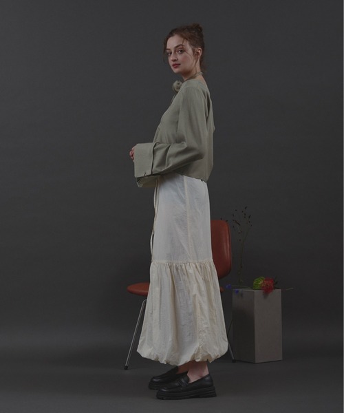 loin nuit（ロワンニュイ）の「choker ring V neck tops / チョーカーリングVネックトップス（シャツ/ブラウス・レディース・カーキ/アイボリー/ブラック・FREE）」の10枚目の写真