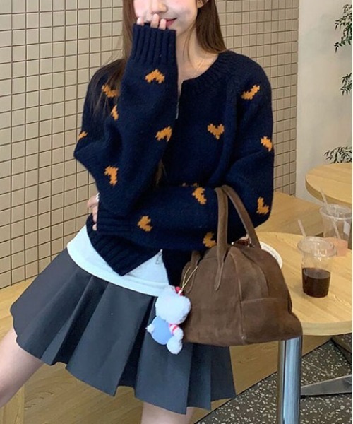 gossip！ロサンゼルス（ゴシップロサンゼルス）の「ハートモチーフ アートジャガードダブルジップシンプルカジュアルニットカーディガン（カーディガン/ボレロ・レディース・グレー/イエロー/ピンク/ネイビー・FREE）」の17枚目の写真
