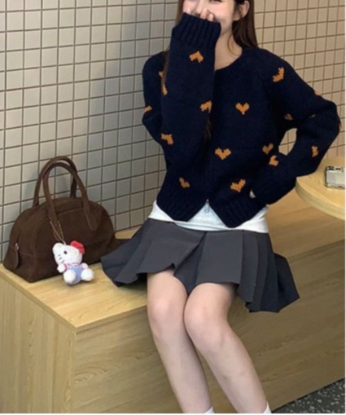 gossip！ロサンゼルス（ゴシップロサンゼルス）の「ハートモチーフ アートジャガードダブルジップシンプルカジュアルニットカーディガン（カーディガン/ボレロ・レディース・グレー/イエロー/ピンク/ネイビー・FREE）」の19枚目の写真