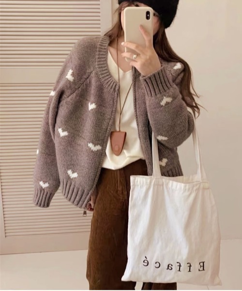 gossip！ロサンゼルス（ゴシップロサンゼルス）の「ハートモチーフ アートジャガードダブルジップシンプルカジュアルニットカーディガン（カーディガン/ボレロ・レディース・グレー/イエロー/ピンク/ネイビー・FREE）」の9枚目の写真