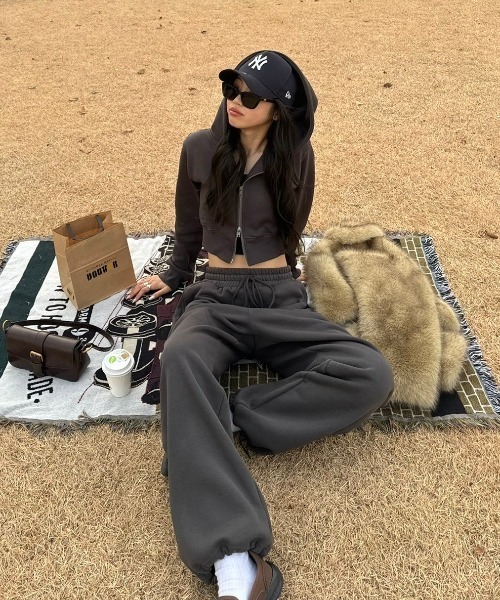 INTER FACTORY（インターファクトリー）の「SARA - ドローコードスウェットパンツ made in INTER FACTORY（スウェットパンツ・レディース・チャコールグレー/ライトグレー・MEDIUM/LARGE）」の9枚目の写真
