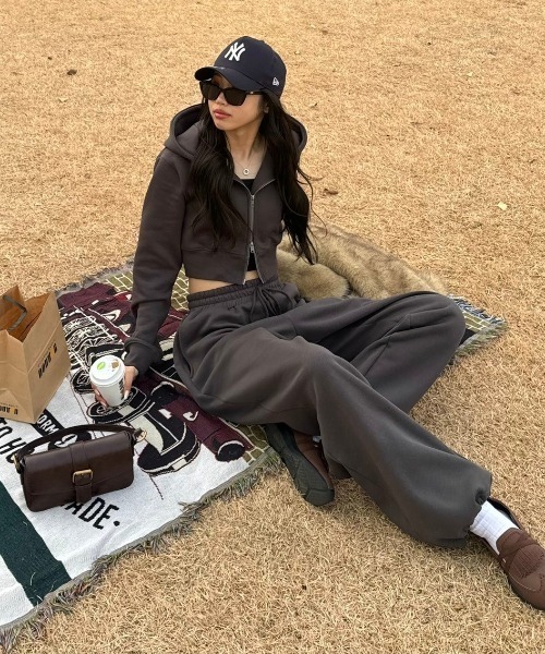 INTER FACTORY（インターファクトリー）の「SARA - ドローコードスウェットパンツ made in INTER FACTORY（スウェットパンツ・レディース・チャコールグレー/ライトグレー・MEDIUM/LARGE）」の10枚目の写真