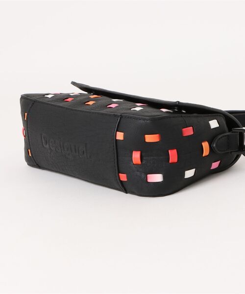 Desigual(デシグアル)の「コントラストカラー パンチングデザインミニバッグ(ハンドバッグ・レディース・ブラック・FREE)」の7枚目の写真