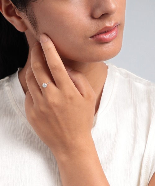 PLUS VENDOME(プラス ヴァンドーム)の「LAB_K10 モアッサナイト リング(リング・レディース・ゴールド・ONE SIZE)」の4枚目の写真