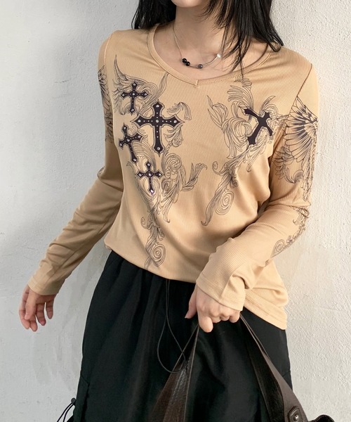 lilful（リルフル）の「クロスモチーフプリントロンT（Tシャツ/カットソー・レディース・ベージュ/ホワイト・M/L）」の4枚目の写真
