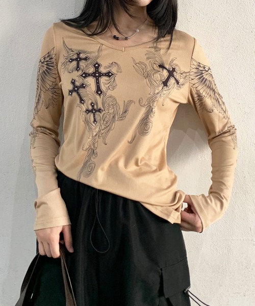 lilful（リルフル）の「クロスモチーフプリントロンT（Tシャツ/カットソー・レディース・ベージュ/ホワイト・M/L）」の6枚目の写真