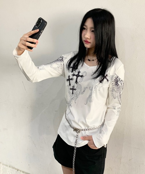 lilful（リルフル）の「クロスモチーフプリントロンT（Tシャツ/カットソー・レディース・ベージュ/ホワイト・M/L）」の13枚目の写真