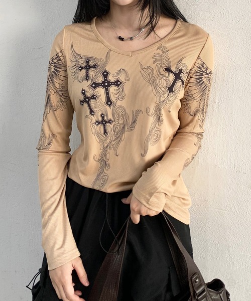 lilful（リルフル）の「クロスモチーフプリントロンT（Tシャツ/カットソー・レディース・ベージュ/ホワイト・M/L）」の3枚目の写真