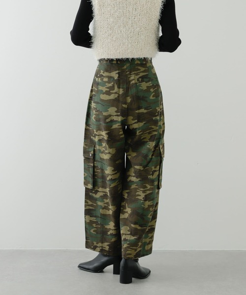 SENSE OF PLACE by URBAN RESEARCH（センスオブプレイスバイアーバンリサーチ）の「コクーンカーゴパンツ（その他パンツ・レディース・アイボリー/カモフラージュ/ネイビー・SMALL/MEDIUM）」の9枚目の写真