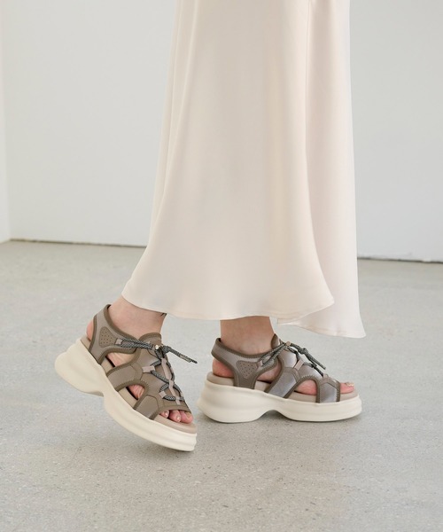 Mode et Jacomo（モードエジャコモ）の「ボリュームソールスポーツサンダル（サンダル・レディース・アイボリー/ブラック/グレー・24.5cm/22.5cm/23cm/23.5cm/24cm）」の5枚目の写真