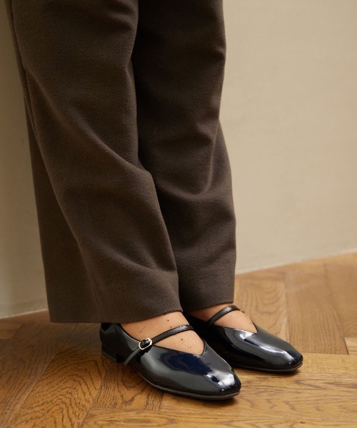 AcureZ（アキュアーズ）の「メリージェーンパンプス「母趾にやさしい美パンプス」（パンプス・レディース・ネイビー/ゴールド/ブラック/アイボリー・22.5cm/23.5cm/24.5cm/23.0cm/24.0cm/25.0cm/22.0cm）」の3枚目の写真
