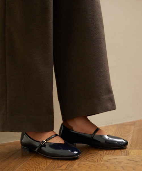 AcureZ（アキュアーズ）の「メリージェーンパンプス「母趾にやさしい美パンプス」（パンプス・レディース・ネイビー/ゴールド/ブラック/アイボリー・22.5cm/23.5cm/24.5cm/23.0cm/24.0cm/25.0cm/22.0cm）」の6枚目の写真