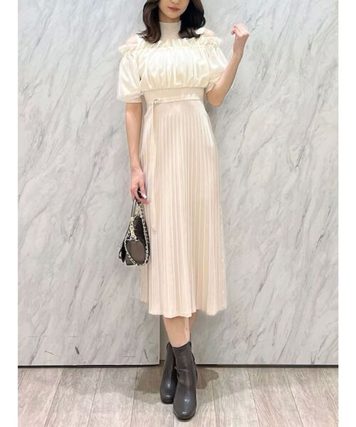 MERCURYDUO(マーキュリーデュオ)の「異素材ドッキングオフショルニットハーフスリーブワンピース(ワンピース・レディース・ベージュ/ラベンダー/グレー/アイボリー・SMALL/MEDIUM)」の13枚目の写真