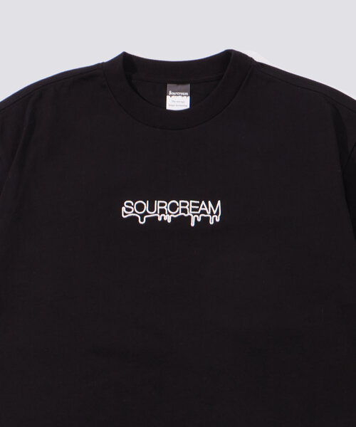Sourcream(サワークリーム)の「2サイズ【Sourcreama/サワークリーム】3D刺繍ロゴTEE(Tシャツ/カットソー・レディース・ボルドー/ブラック/ブラウン/ホワイト/カーキ・MEDIUM/LARGE)」の3枚目の写真